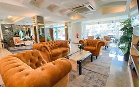 Queenspark Lovita Hotel